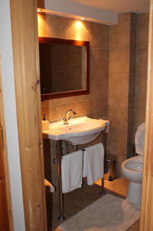 Guesthouse Karahalios Polydrossos Pokoj fotografie